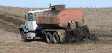 PtReyes-manure-truck=spreading